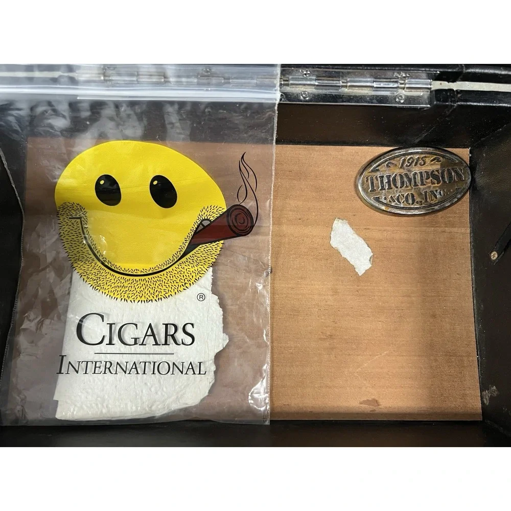1915 Thompson & Co., Inc. Black Vinyl Cigar Humidor Box - Partial Accessories